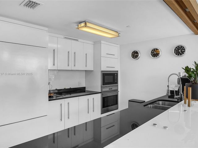 Apartment for rent  Unit #1001 - photo 6697582