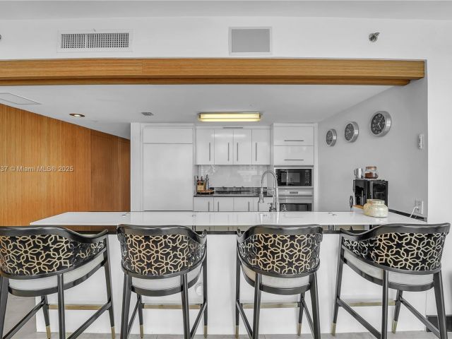 Apartment for rent  Unit #1001 - photo 6697583