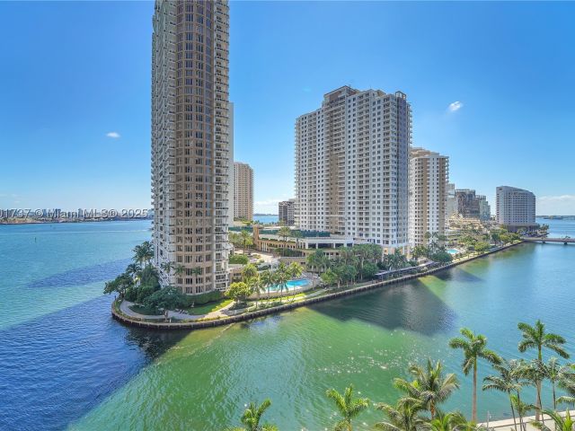 3-bedroom condo for rent in Miami - 465 Brickell Ave 1001 - MondialRealty