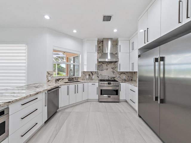 Home for sale at 8734 Lakes Boulevard - photo 6719608