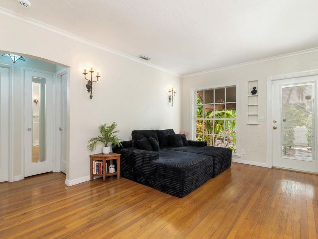 Home for rent at 341 Nottingham Boulevard - photo 6708298