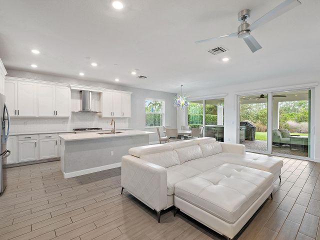 Home for sale at 10616 Starling Way - photo 6719591