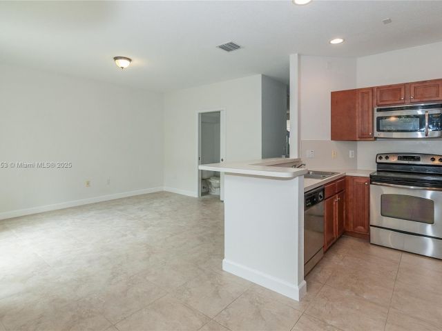 3-bedroom home for rent in Miami - 1027 NE 207th St 1027 - MondialRealty