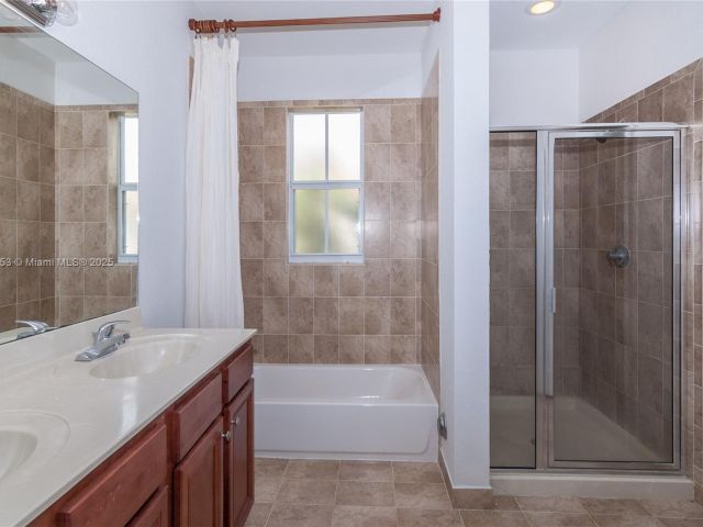 3-bedroom home for rent in Miami - 1027 NE 207th St 1027 - MondialRealty