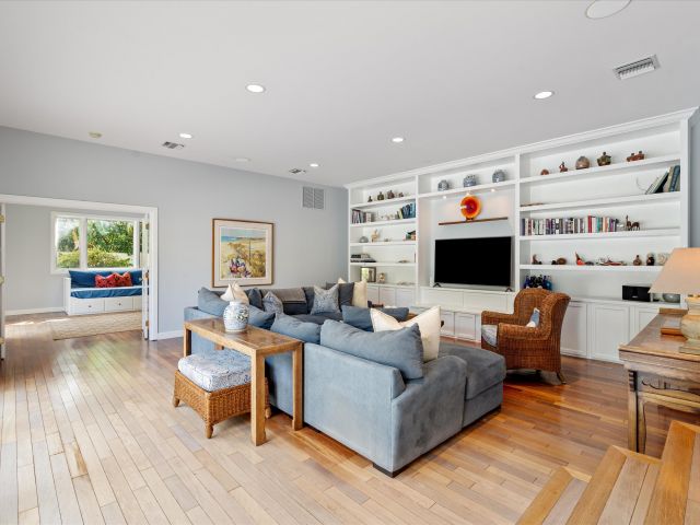 Home for sale at 310 NW 18th Street - photo 6707803