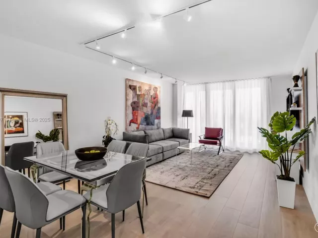 1-bedroom condo for sale in Miami Beach - 1500 Ocean Dr 1109 - MondialRealty