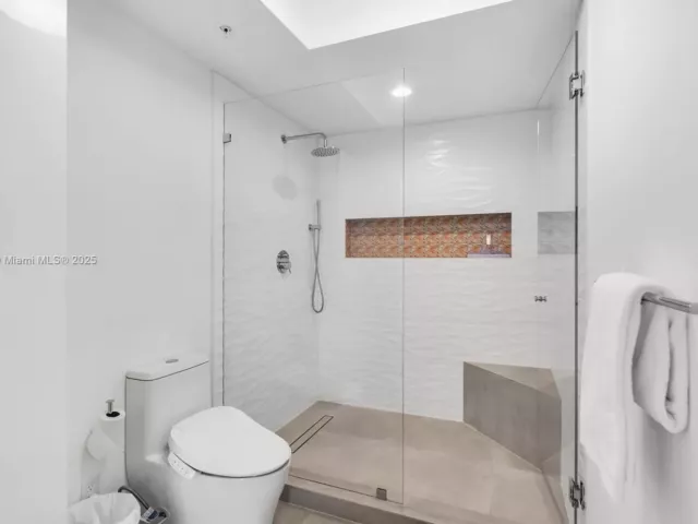 1-bedroom condo for sale in Miami Beach - 1500 Ocean Dr 1109 - MondialRealty