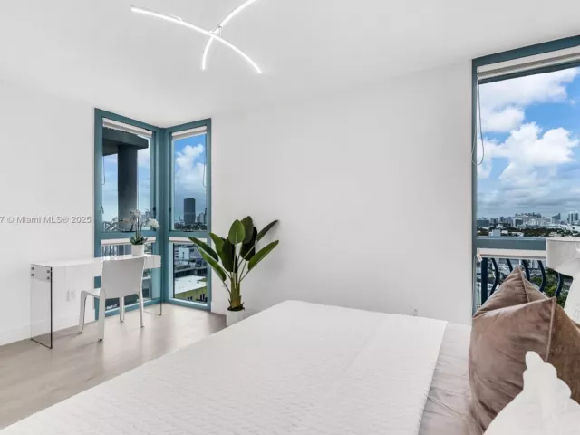 1-bedroom condo for sale in Miami Beach - 1500 Ocean Dr 1109 - MondialRealty