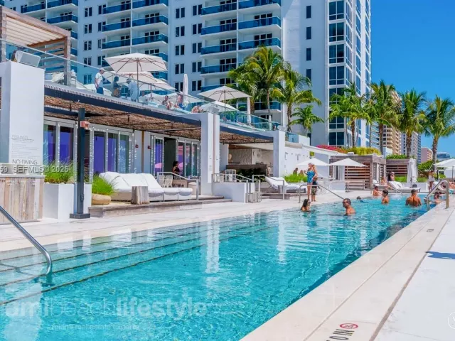 condo for rent in Miami Beach - 2301 Collins Ave 843 - MondialRealty