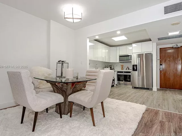 condo for rent in Miami Beach - 2301 Collins Ave 843 - MondialRealty