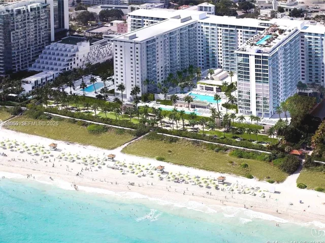 condo for rent in Miami Beach - 2301 Collins Ave 843 - MondialRealty