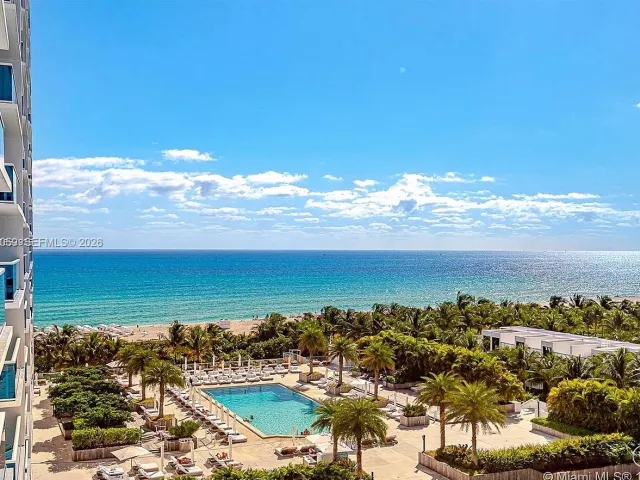 condo for rent in Miami Beach - 2301 Collins Ave 843 - MondialRealty