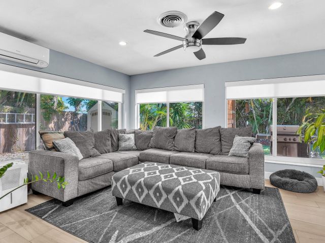 Home for sale at 3098 NE 5th Avenue - photo 6701622