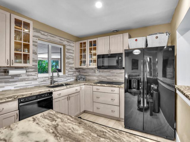 Home for sale at 3098 NE 5th Avenue - photo 6701624