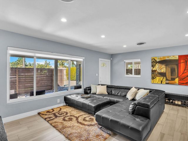 Home for sale at 3098 NE 5th Avenue - photo 6701626