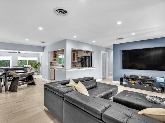 Home for sale at 3098 NE 5th Avenue - photo 6701627