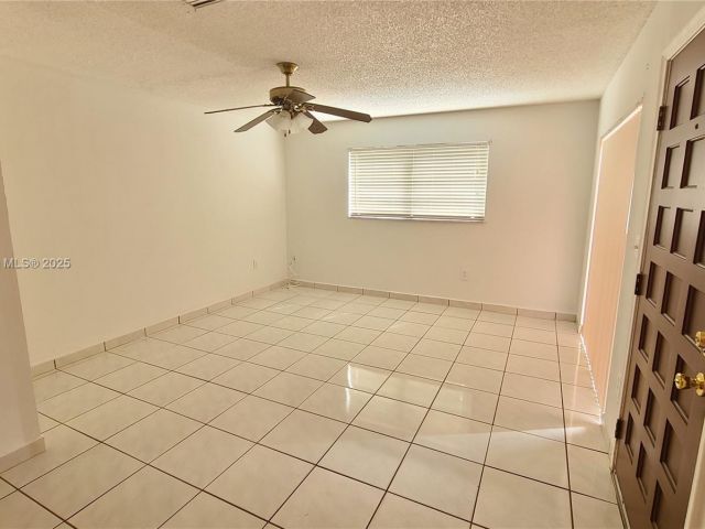 2-bedroom home for rent in Miami - 13458 SW 62nd St Q105 - MondialRealty