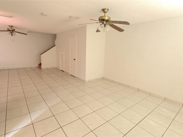 2-bedroom home for rent in Miami - 13458 SW 62nd St Q105 - MondialRealty