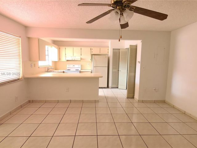 2-bedroom home for rent in Miami - 13458 SW 62nd St Q105 - MondialRealty