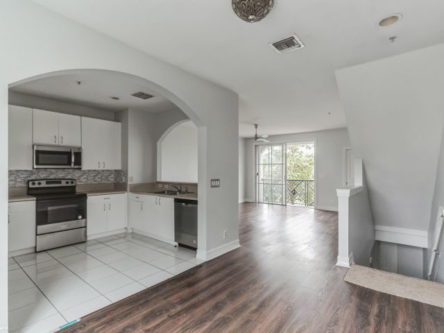 Home for rent at 310 NW 1st Street - photo 6707831