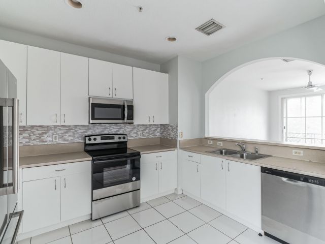 Home for rent at 310 NW 1st Street - photo 6707833