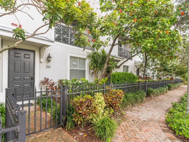 Home for rent at 310 NW 1st Street - photo 6707836