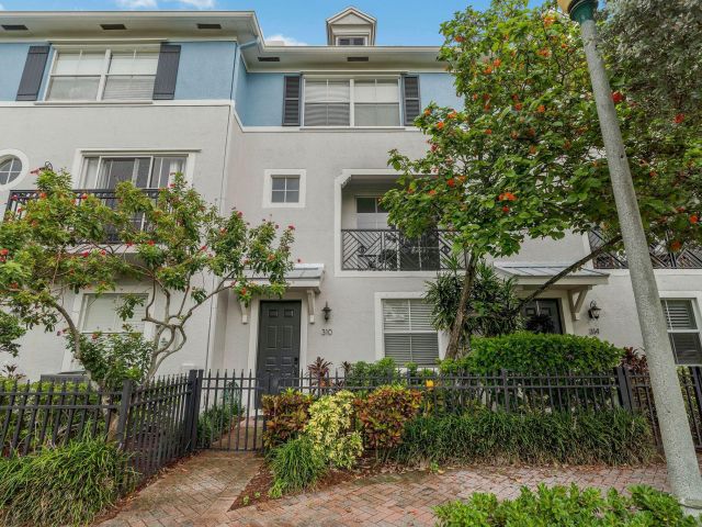 Home for rent at 310 NW 1st Street - photo 6707837