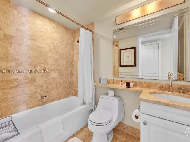 2-bedroom condo for sale in Miami - 1435 Brickell Ave 3112 - MondialRealty