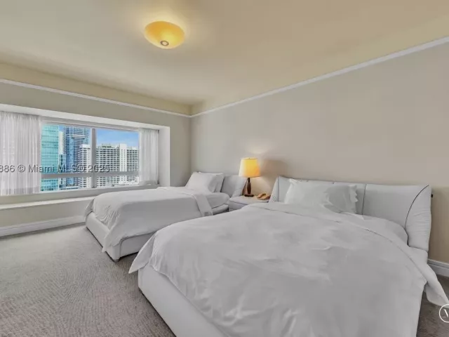 2-bedroom condo for sale in Miami - 1435 Brickell Ave 3112 - MondialRealty