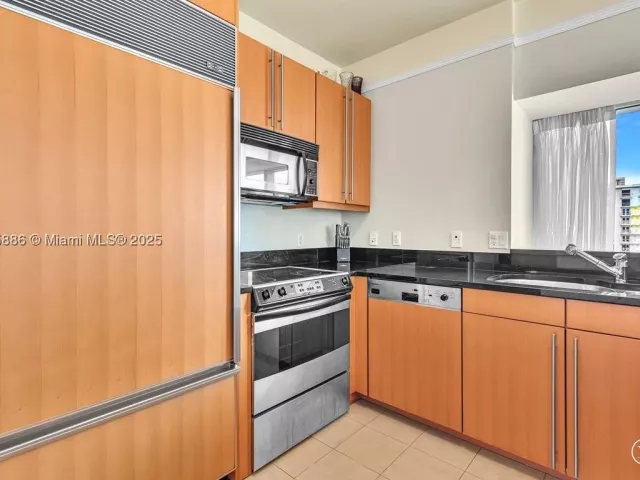 2-bedroom condo for sale in Miami - 1435 Brickell Ave 3112 - MondialRealty
