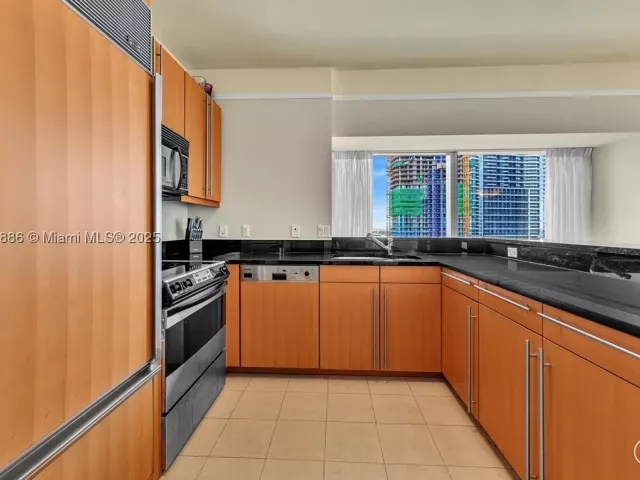 2-bedroom condo for sale in Miami - 1435 Brickell Ave 3112 - MondialRealty