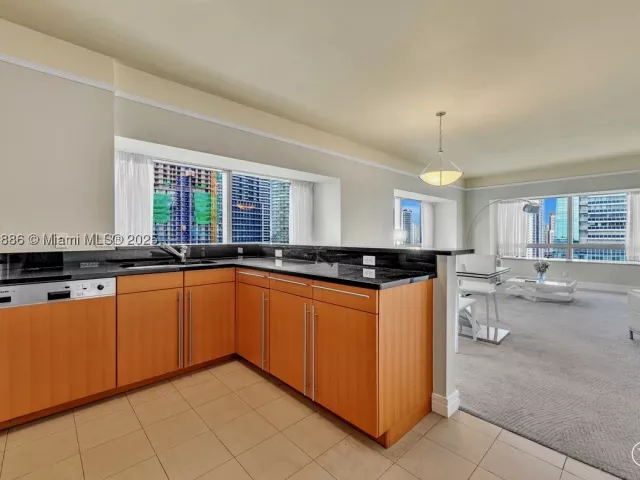 2-bedroom condo for sale in Miami - 1435 Brickell Ave 3112 - MondialRealty