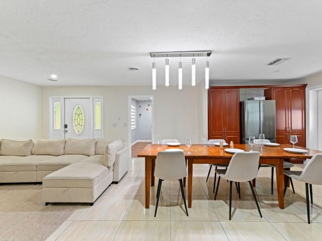 Home for rent at 2128 Dock Street - photo 6717310