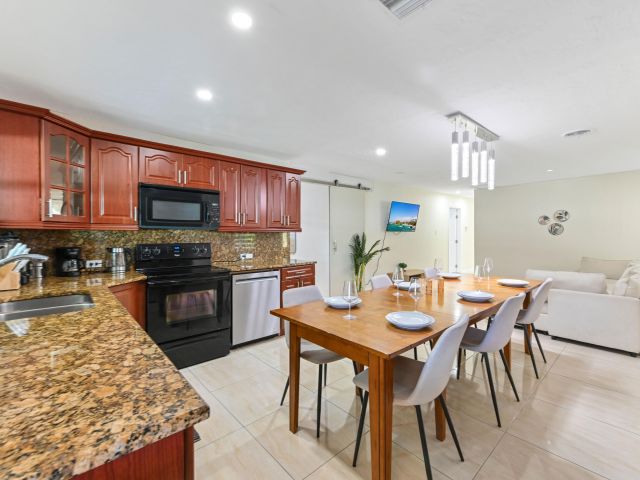 Home for rent at 2128 Dock Street - photo 6717312