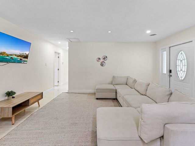 Home for rent at 2128 Dock Street - photo 6717317