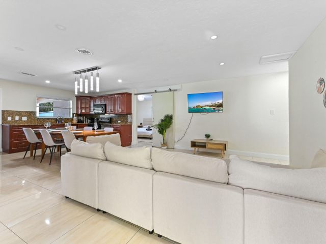 Home for rent at 2128 Dock Street - photo 6717318