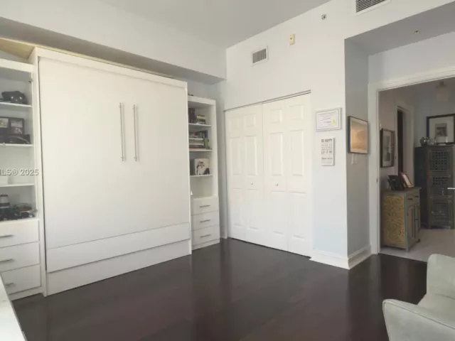 2-bedroom condo for sale in Aventura - 3001 NE 185th St 532 - MondialRealty