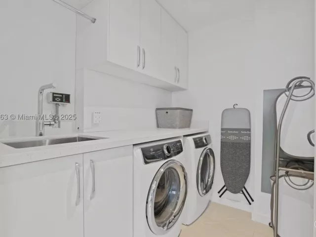 2-bedroom condo for rent in Fort Lauderdale - 2200 N Ocean Blvd N504 - MondialRealty
