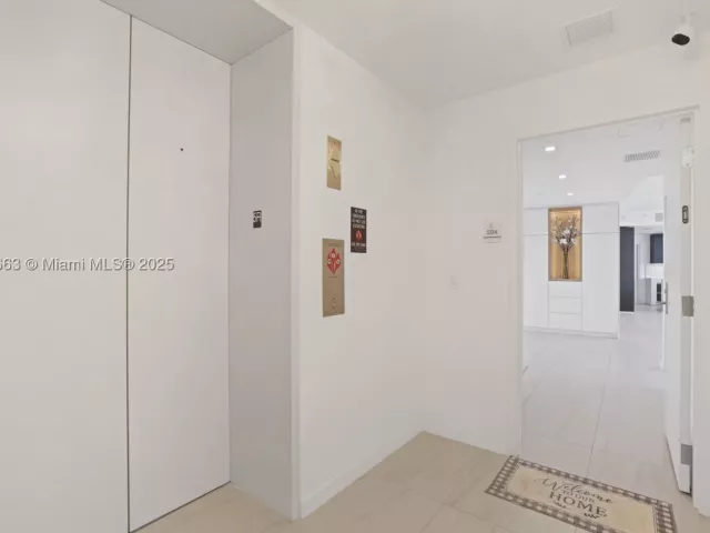 2-bedroom condo for rent in Fort Lauderdale - 2200 N Ocean Blvd N504 - MondialRealty