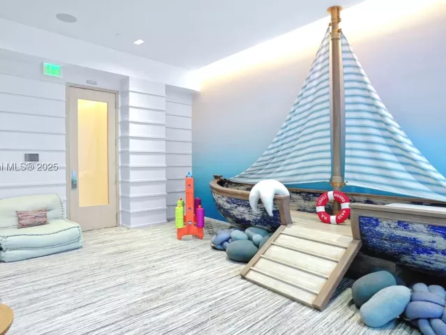 2-bedroom condo for rent in Fort Lauderdale - 2200 N Ocean Blvd N504 - MondialRealty