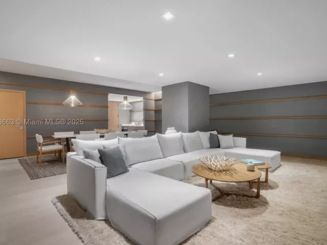 2-bedroom condo for rent in Fort Lauderdale - 2200 N Ocean Blvd N504 - MondialRealty