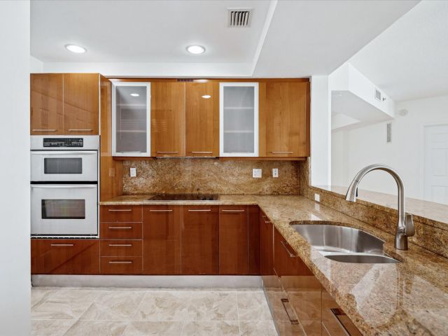 Apartment for sale  Unit #901 - photo 6769801