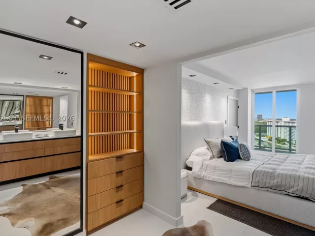 2-bedroom condo for sale in Sunny Isles Beach - 100 Bayview Dr 1901 - MondialRealty