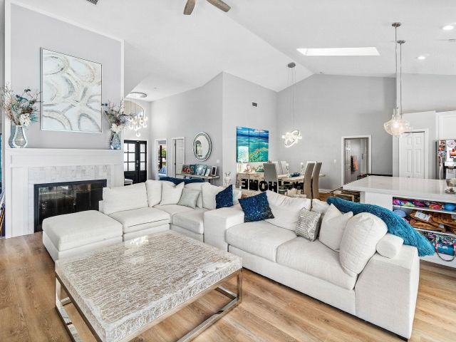 Home for sale at 1338 SW 3rd Street - photo 6703650