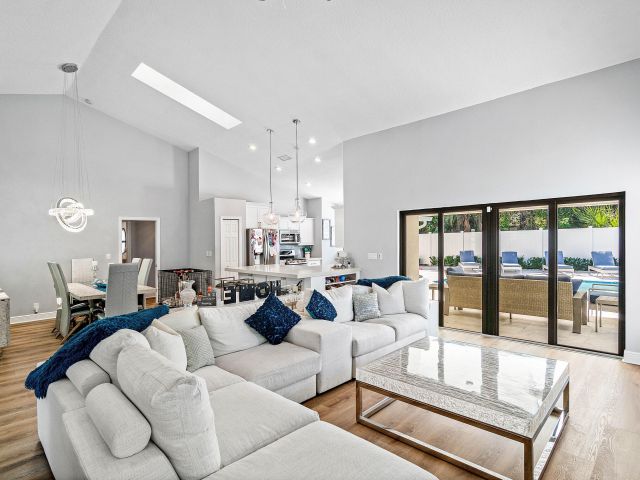 Home for sale at 1338 SW 3rd Street - photo 6703651