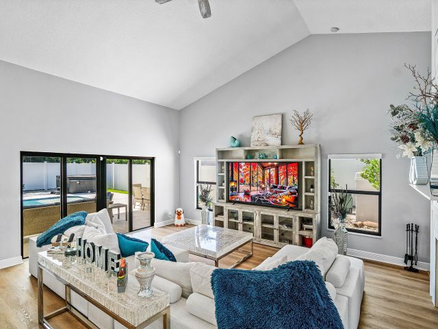 Home for sale at 1338 SW 3rd Street - photo 6703652