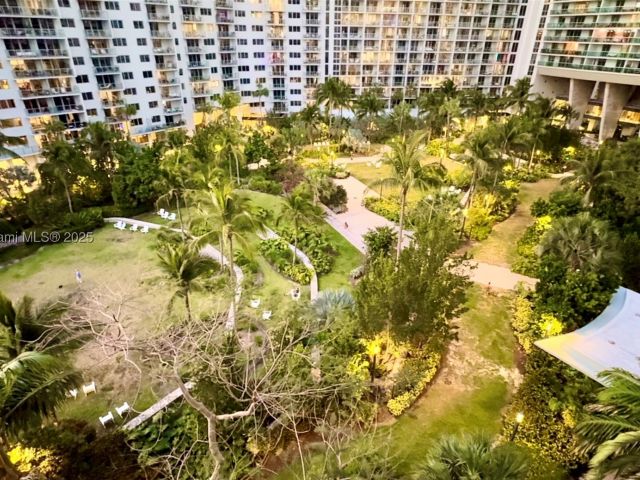 2-bedroom condo for rent in Miami Beach - 1500 Bay Rd 846S - MondialRealty