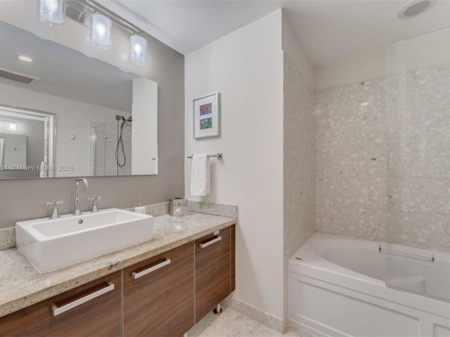 Apartment for sale  Unit #3605 - photo 6711359