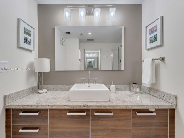 Apartment for sale  Unit #3605 - photo 6711360