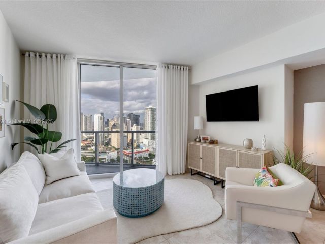 Apartment for sale  Unit #3605 - photo 6711366